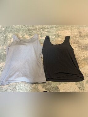 Women’s 2 Pack Built In Bra Stretch Gray Tank Tops Tagged 4XL (Fits XL/1X)